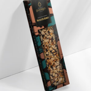 Tavoletta di cioccolato fondente con granella di nocciole