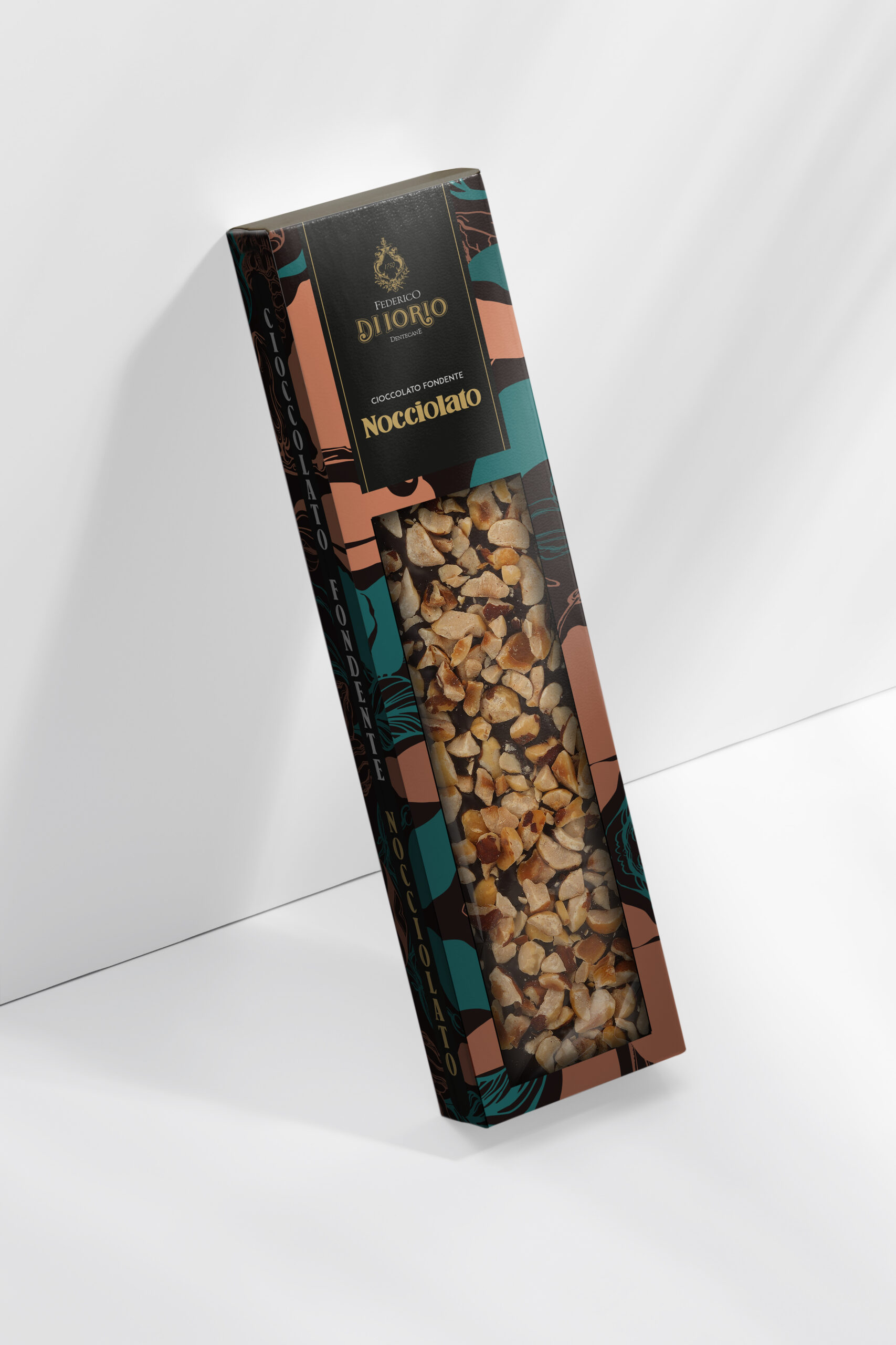 Tavoletta di cioccolato fondente con granella di nocciole